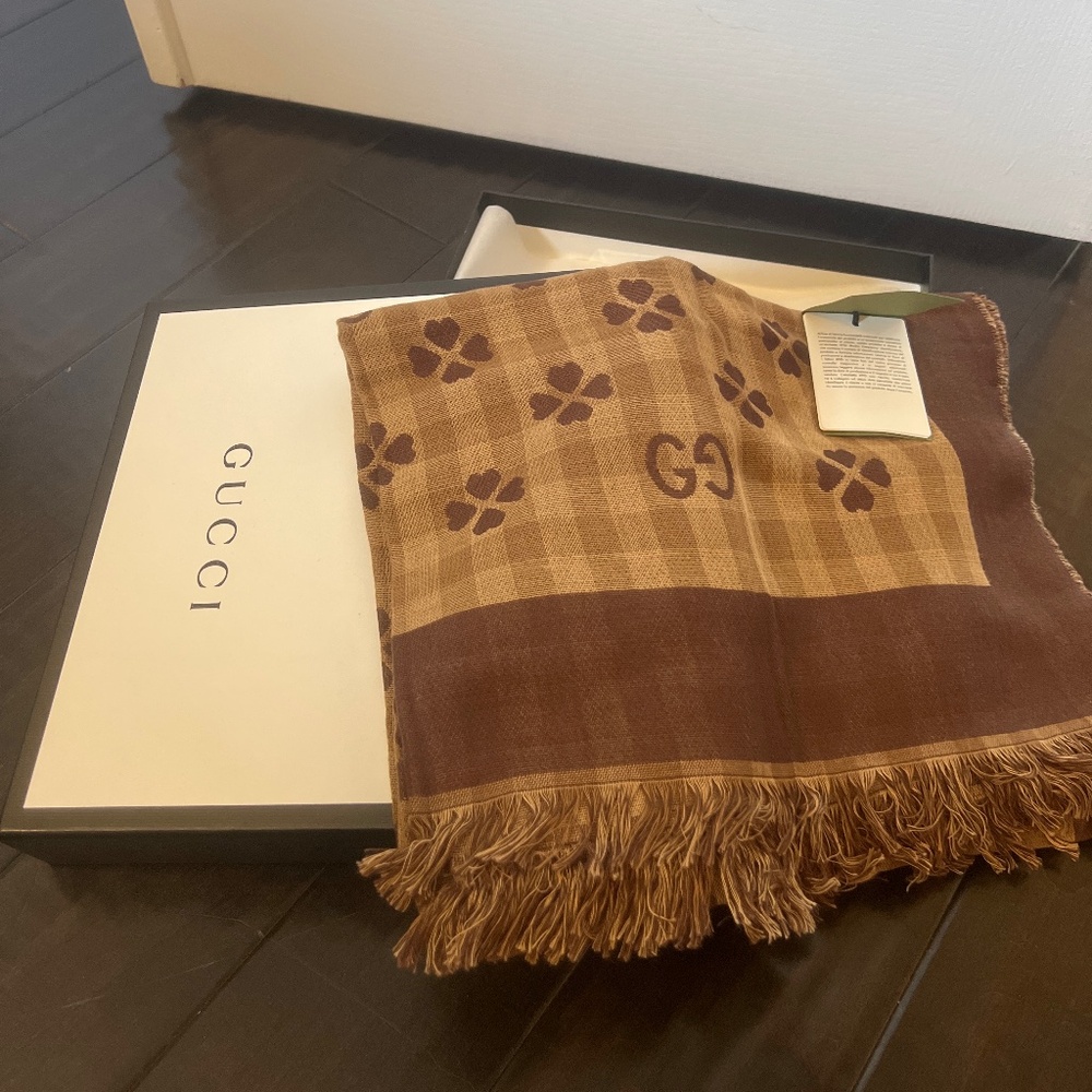 GUCCI scarf